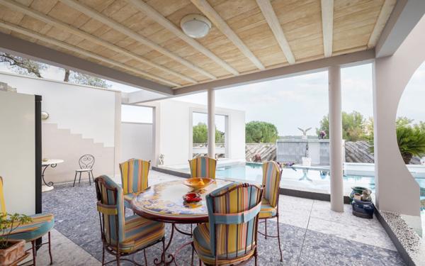 Maison à vendre    7 pièces •  Nîmes