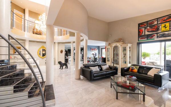 Maison à vendre    7 pièces •  Nîmes