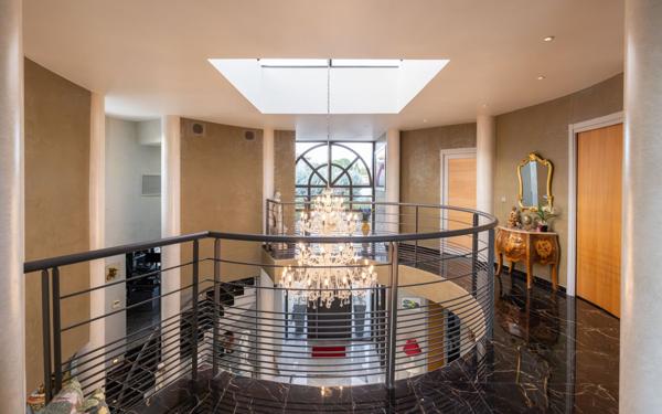 Maison à vendre    7 pièces •  Nîmes