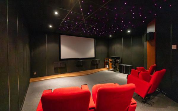 Maison à vendre    7 pièces •  Nîmes