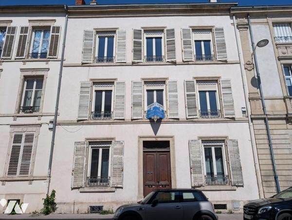 Appartement T3 1er étage, Appartement T3 2ième étage, combles 3ième étage.