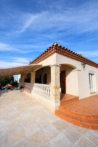 Villa plain-pied à Vauvert, 154 m2 habitable sur un terrain de 626m2.