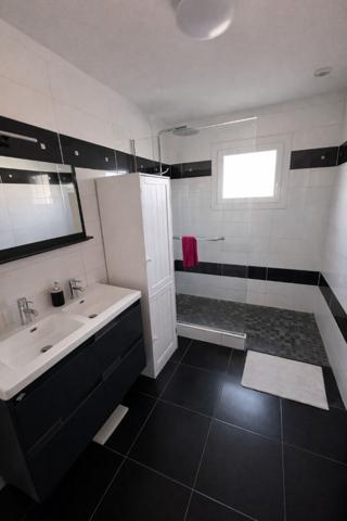 Villa plain-pied à Vauvert, 154 m2 habitable sur un terrain de 626m2.