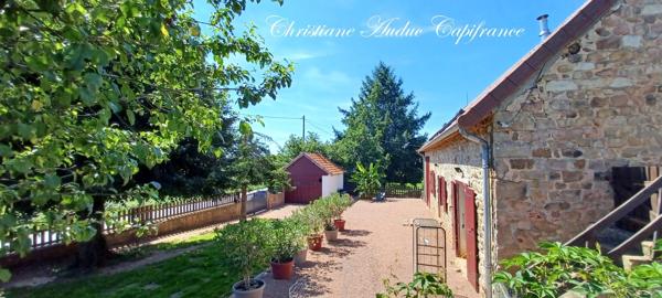 Charolles à 5 minutes, Maison en pierres, rénovée, de 128 m² avec grange attenante aménageable, sur terrain de 2 357 m²