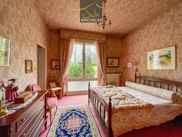 Cerizay propriété de 395 m² hab. sur terrain de 1.19 Hectare