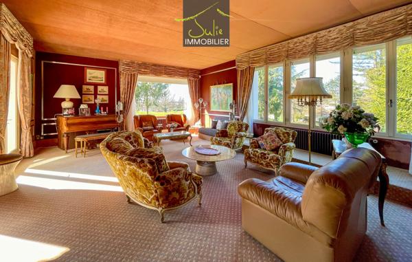 Cerizay propriété de 395 m² hab. sur terrain de 1.19 Hectare