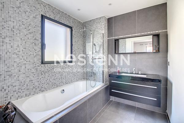 À VENDRE TRANS EN PROVENCE Villa de 154 m² avec 3 suites sur 750 m² de terrain avec piscine