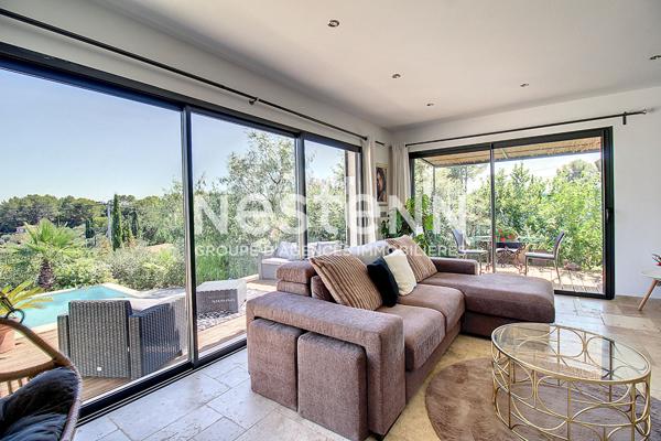 À VENDRE TRANS EN PROVENCE Villa de 154 m² avec 3 suites sur 750 m² de terrain avec piscine