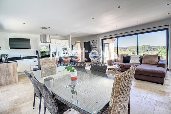 À VENDRE TRANS EN PROVENCE Villa de 154 m² avec 3 suites sur 750 m² de terrain avec piscine