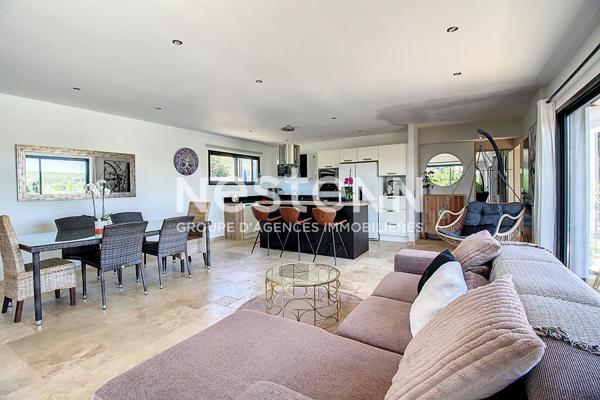 À VENDRE TRANS EN PROVENCE Villa de 154 m² avec 3 suites sur 750 m² de terrain avec piscine