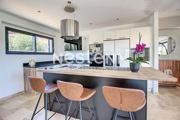 À VENDRE TRANS EN PROVENCE Villa de 154 m² avec 3 suites sur 750 m² de terrain avec piscine