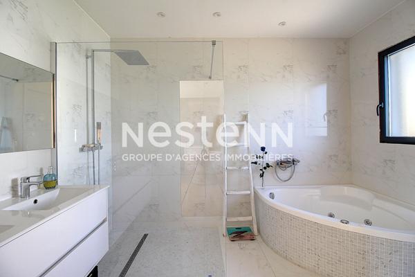 À VENDRE TRANS EN PROVENCE Villa de 154 m² avec 3 suites sur 750 m² de terrain avec piscine