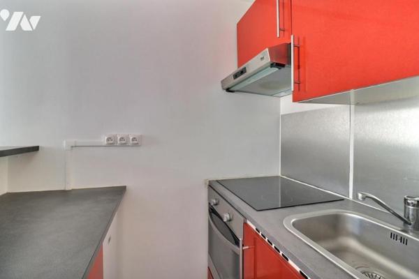 Appartement en étage élevé avec balcon