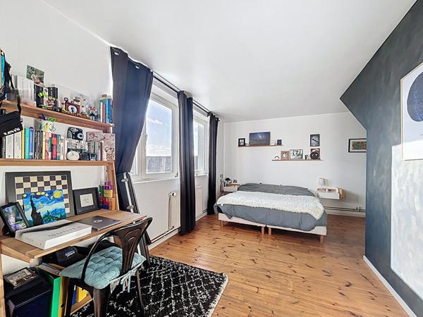 Maison Nantes Chantenay aux Grands Volumes avec Atelier, 5 Chambres et +, Lumineuse et Modulable