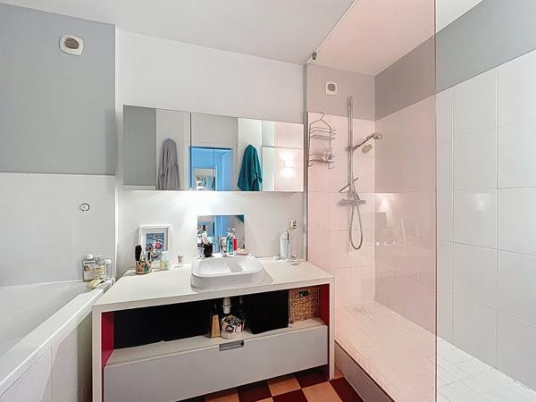 Maison Nantes Chantenay aux Grands Volumes avec Atelier, 5 Chambres et +, Lumineuse et Modulable