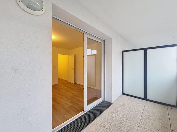 SAINT SEBASTIEN SUR LOIRE APPARTEMENT T2 RESIDENCE RECENTE STATIONNEMENT BALCON