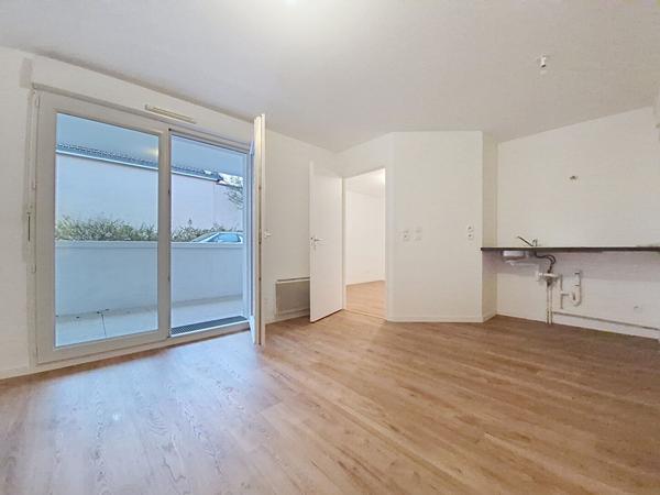 SAINT SEBASTIEN SUR LOIRE APPARTEMENT T2 RESIDENCE RECENTE STATIONNEMENT BALCON