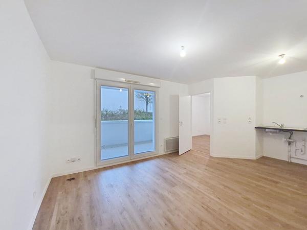 SAINT SEBASTIEN SUR LOIRE APPARTEMENT T2 RESIDENCE RECENTE STATIONNEMENT BALCON