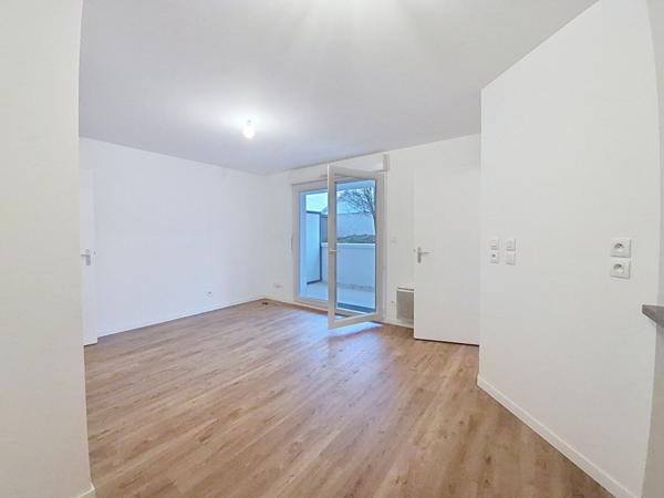 SAINT SEBASTIEN SUR LOIRE APPARTEMENT T2 RESIDENCE RECENTE STATIONNEMENT BALCON