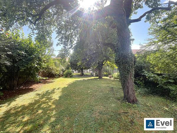 Demeure familiale de 10 pièces sur 1000 m2 de terrain