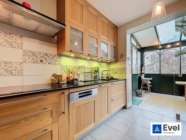 Demeure familiale de 10 pièces sur 1000 m2 de terrain