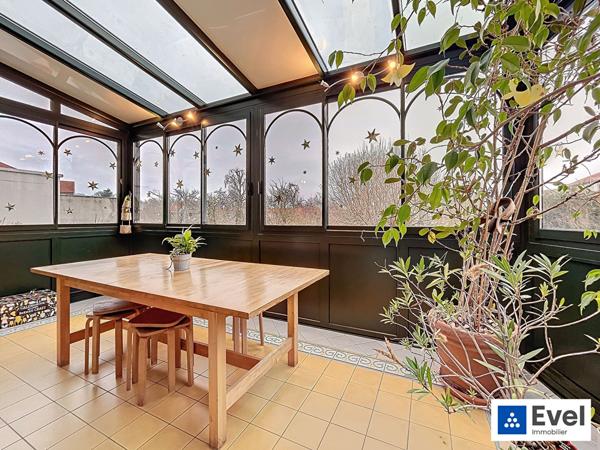 Demeure familiale de 10 pièces sur 1000 m2 de terrain