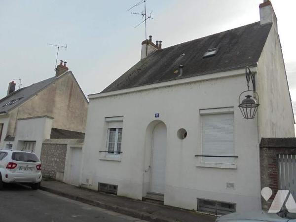 BEAUGENCY, Maison de ville, Loiret (45)

Maison de ville en bon état d'entretien comprenant : e...