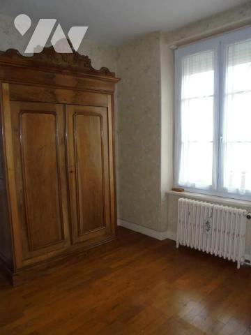 BEAUGENCY, Maison de ville, Loiret (45)

Maison de ville en bon état d'entretien comprenant : e...