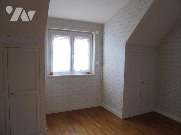 BEAUGENCY, Maison de ville, Loiret (45)

Maison de ville en bon état d'entretien comprenant : e...