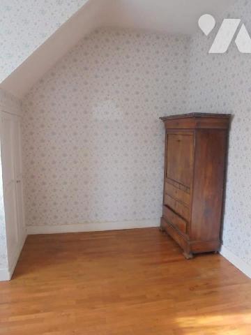 BEAUGENCY, Maison de ville, Loiret (45)

Maison de ville en bon état d'entretien comprenant : e...