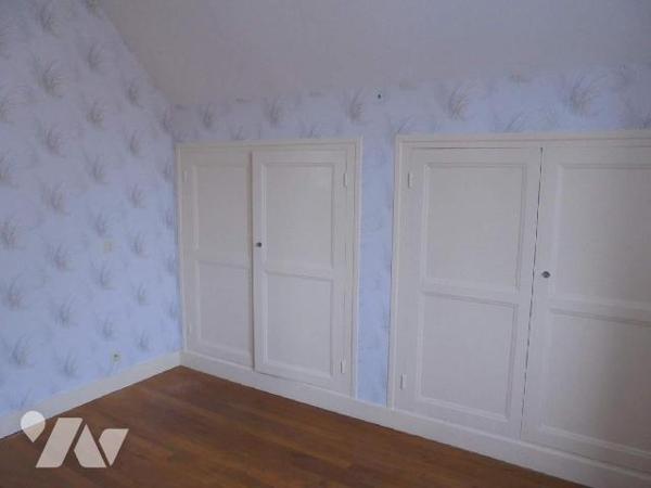 BEAUGENCY, Maison de ville, Loiret (45)

Maison de ville en bon état d'entretien comprenant : e...