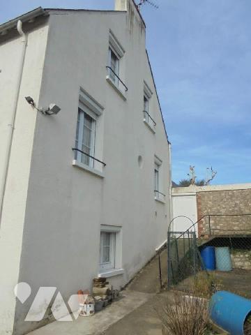 BEAUGENCY, Maison de ville, Loiret (45)

Maison de ville en bon état d'entretien comprenant : e...