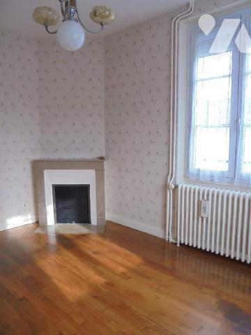 BEAUGENCY, Maison de ville, Loiret (45)

Maison de ville en bon état d'entretien comprenant : e...