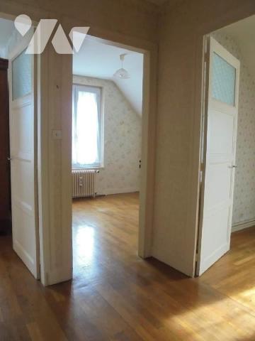 BEAUGENCY, Maison de ville, Loiret (45)

Maison de ville en bon état d'entretien comprenant : e...