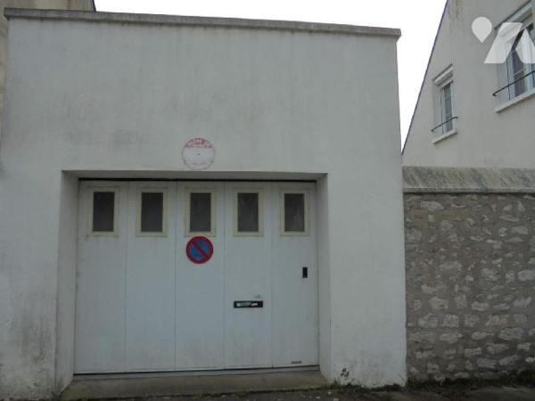 BEAUGENCY, Maison de ville, Loiret (45)

Maison de ville en bon état d'entretien comprenant : e...