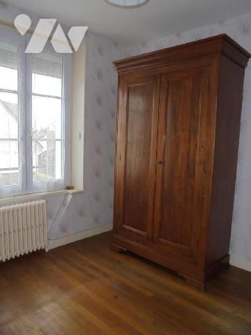 BEAUGENCY, Maison de ville, Loiret (45)

Maison de ville en bon état d'entretien comprenant : e...