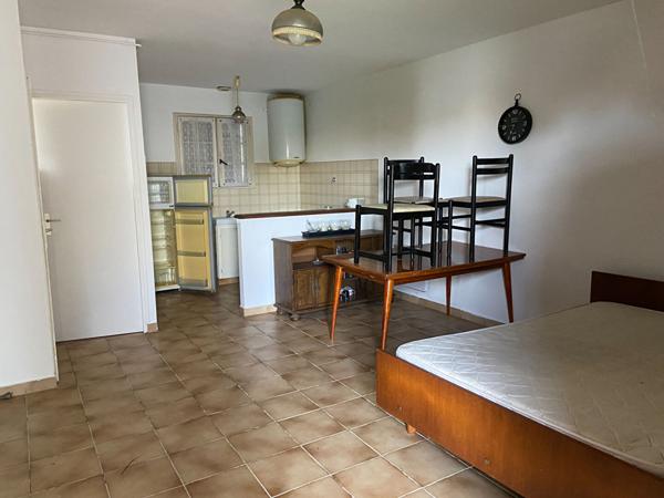 Saint Gilles Croix De Vie maison de 165 m2 comprenant 5 studios au pied des commerces