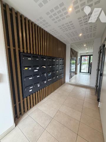 À VENDRE – Appartement T2 de 2019 avec balcon et place de parking numérotée et sécurisée – Nantes
