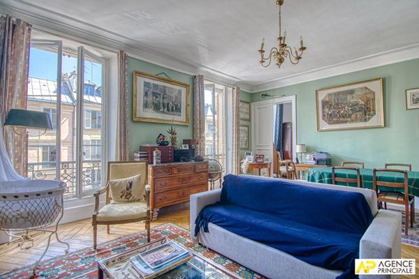Versailles Notre-Dame Appartement 5 pièces 148 M² situé au 2ème étage d'un immeuble ancien avec cave et chambre de service de 17.73 m² au sol en option €1 210 000 ** - Référence 25881