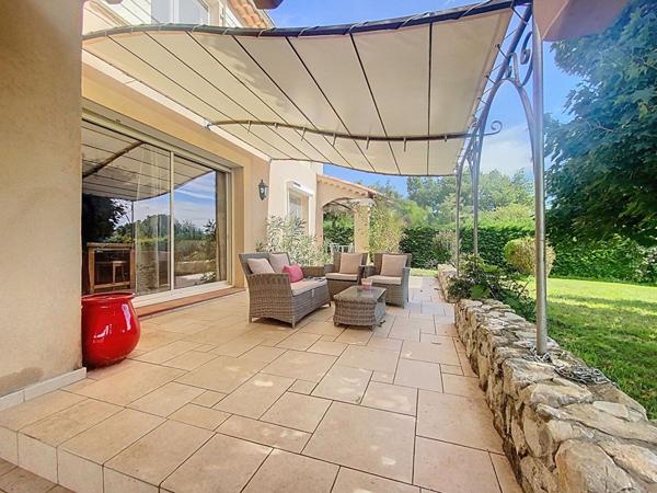 Maison Provençale à vendre à Laragne-Monteglin - 6 pièces, piscine et grand terrain