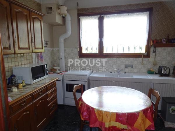 Niort quartier recouvrance maison de 123 m², terrasse, garage et jardin, sous-sol.