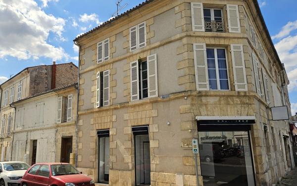 Immeuble à vendre    5 pièces •  Saint-Jean-d'Angély