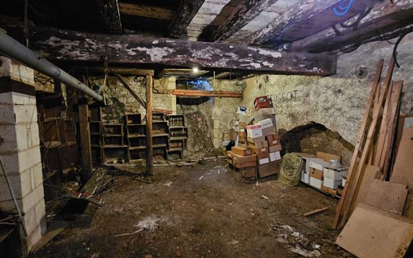 Immeuble à vendre    5 pièces •  Saint-Jean-d'Angély