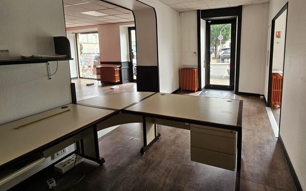 Immeuble à vendre    5 pièces •  Saint-Jean-d'Angély