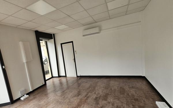 Immeuble à vendre    5 pièces •  Saint-Jean-d'Angély