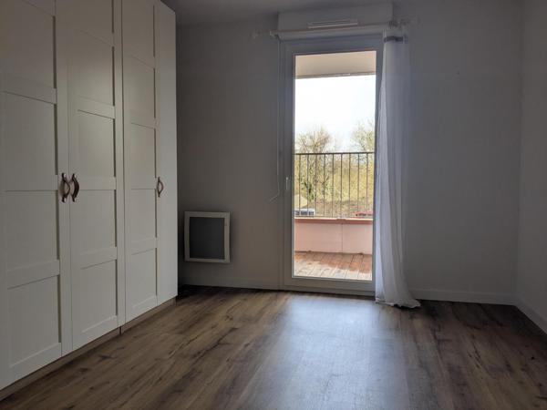 Appartement 2 pièces de 42.9 m2 quasi neuf (6 mois) dans résidence VERT EDEN  quartier Montaudran agrémenté d'une terrasse de 9 m2.