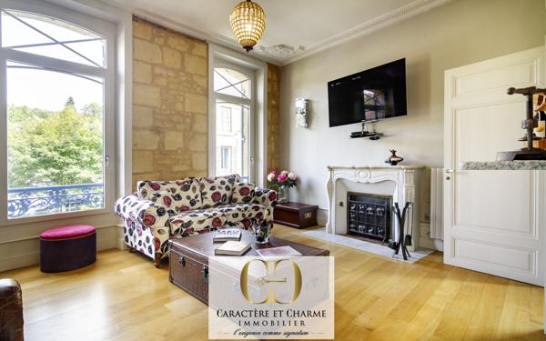 Sarlat-la-Canéda (24200) Sarlat. Propriété en pierre 340 m2 habitables - Cour intérieure - Ascenseur - Prestations haut de gamme.