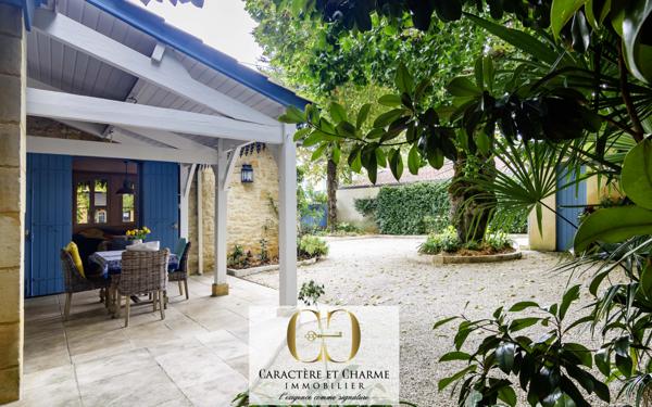 Sarlat-la-Canéda (24200) Sarlat. Propriété en pierre 340 m2 habitables - Cour intérieure - Ascenseur - Prestations haut de gamme.