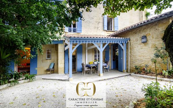 Sarlat-la-Canéda (24200) Sarlat. Propriété en pierre 340 m2 habitables - Cour intérieure - Ascenseur - Prestations haut de gamme.