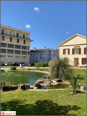 Immeuble de rapport  11 appartements meublés + locaux commerciaux et garage , bon rapport locatif